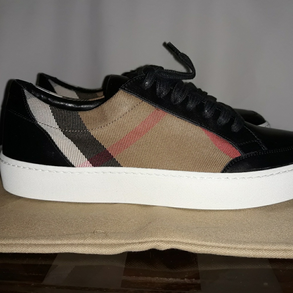 Size 8 Burberry sneaker